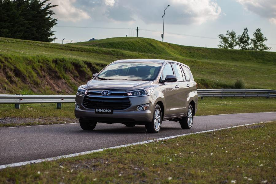  Toyota Innova SRV 2017 года  (AR) (фото 6 из 11)